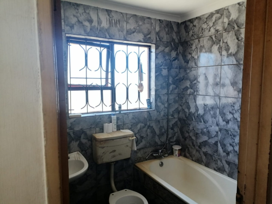  Bedroom Property for Sale in Llitha Park Western Cape